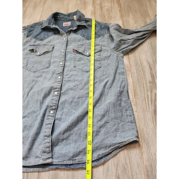 Levi’s Western Pearl Snap Denim Shirt Light Wash Button Down Women’s Small EUC - Picture 7 of 8